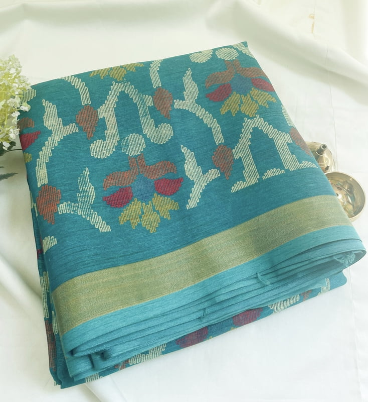 Fancy Saree with Floral Motifs Fancy Saree with Floral Motifs